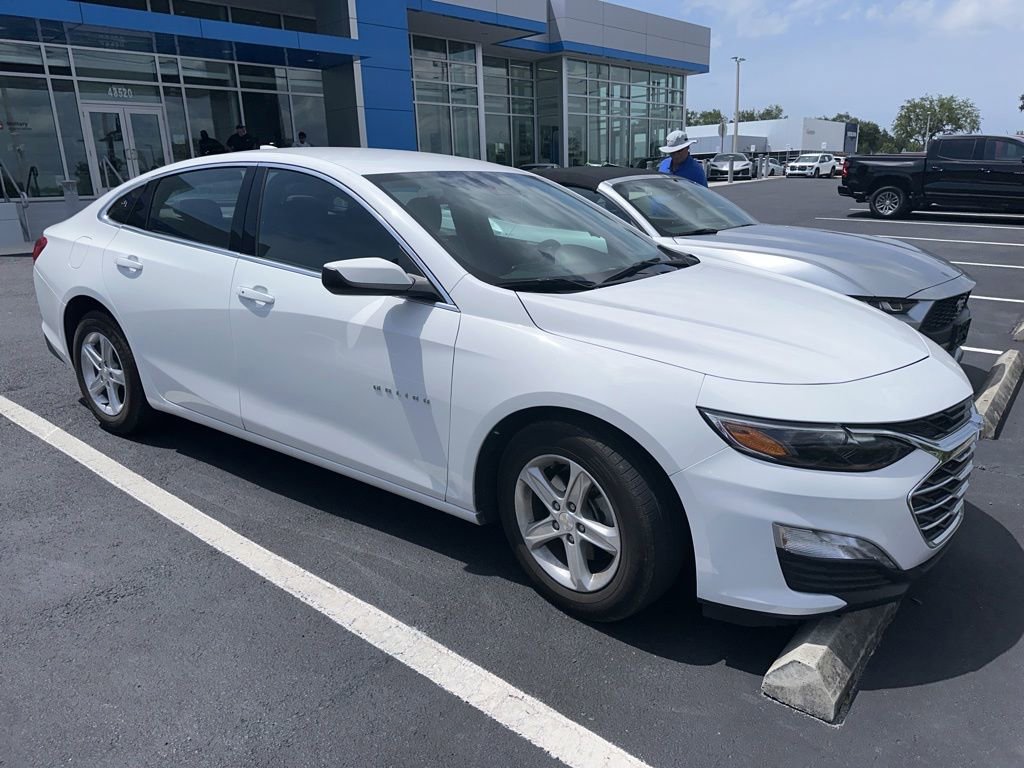 Used 2024 Chevrolet Malibu LT FWD image 1