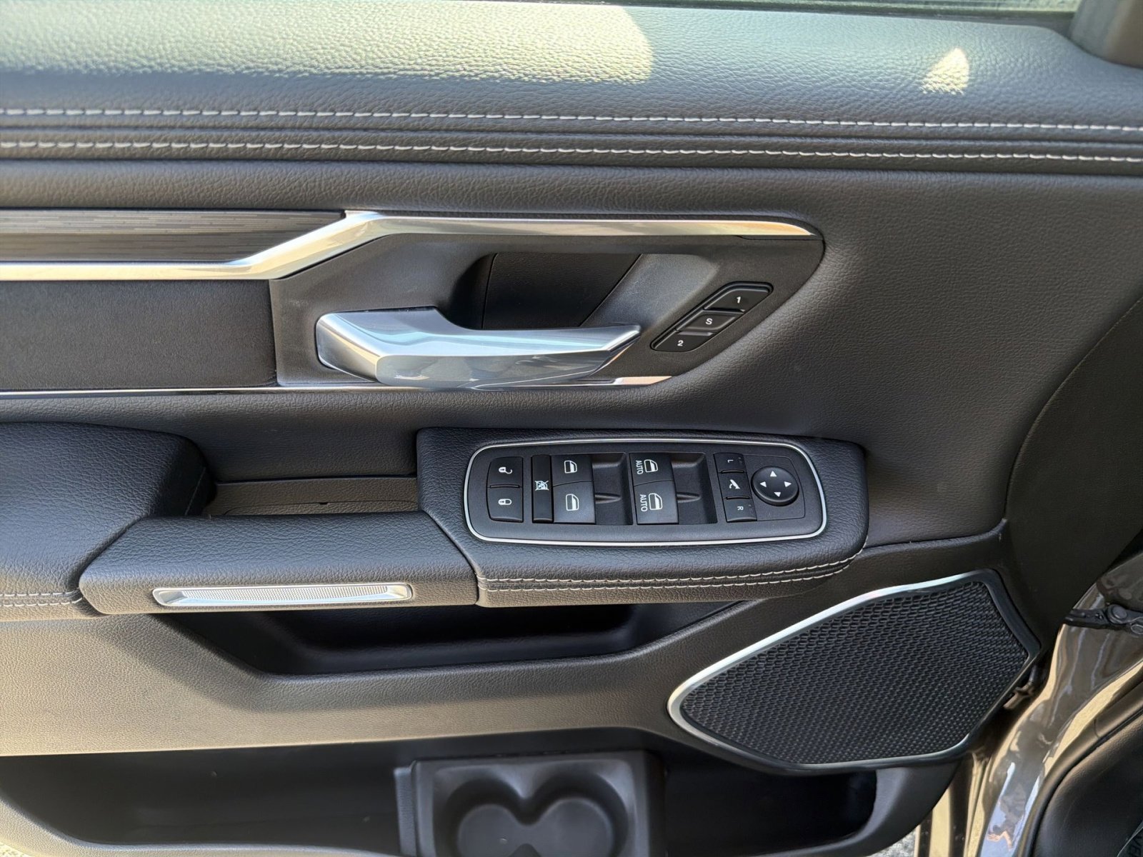 Used 2024 RAM 1500 Laramie image 15