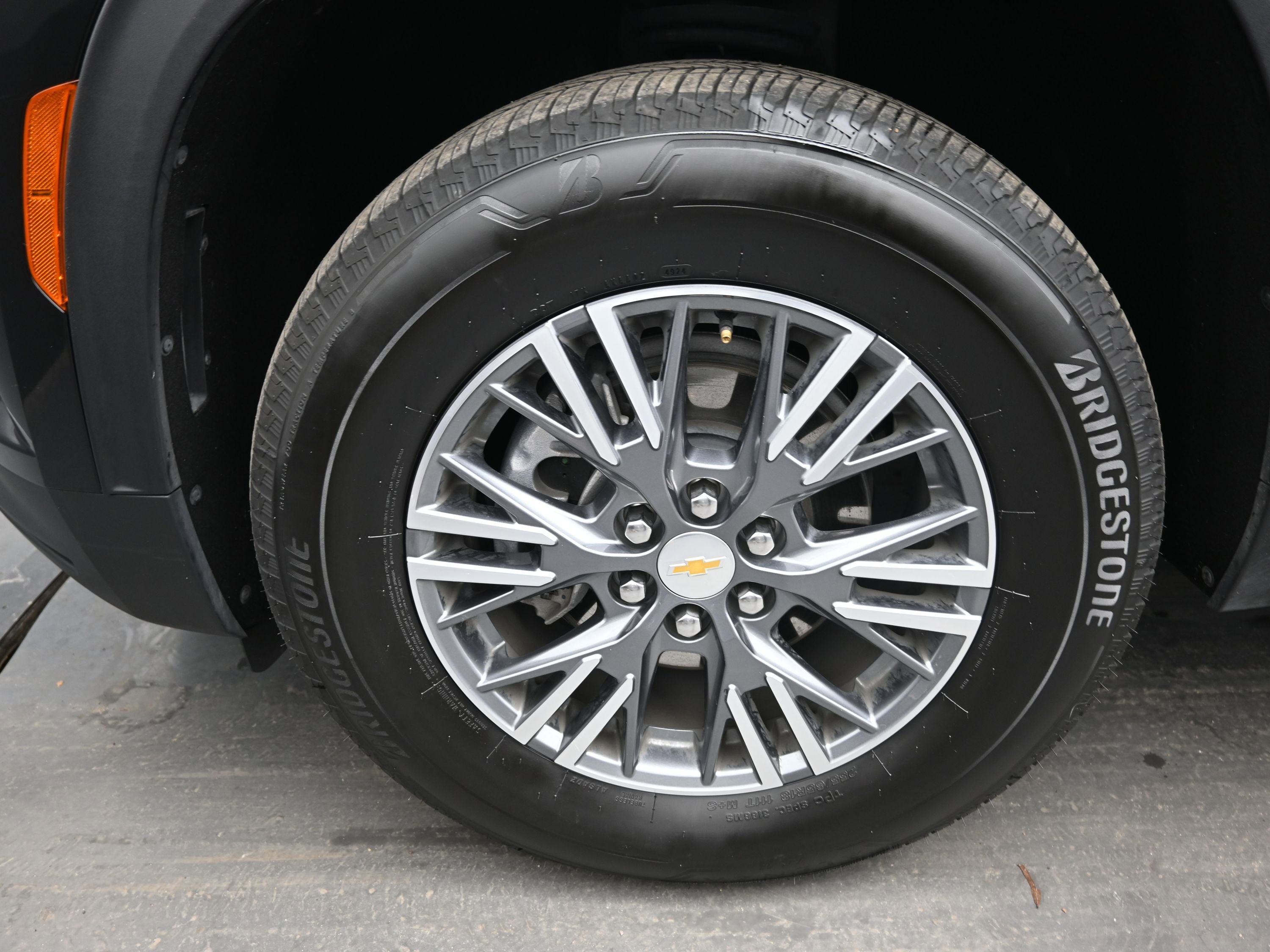 Used 2025 Chevrolet Traverse LT image 11