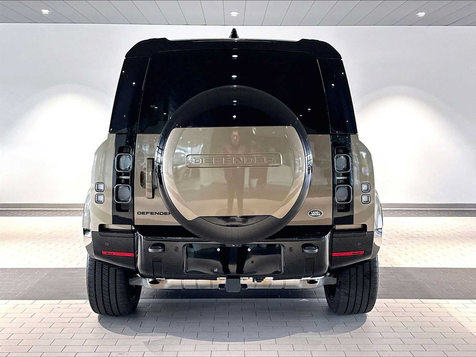 Used 2023 Land Rover Defender 110 X AWD/4WD image 9