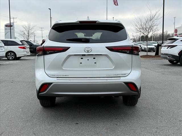 Used 2024 Toyota Highlander Platinum image 4