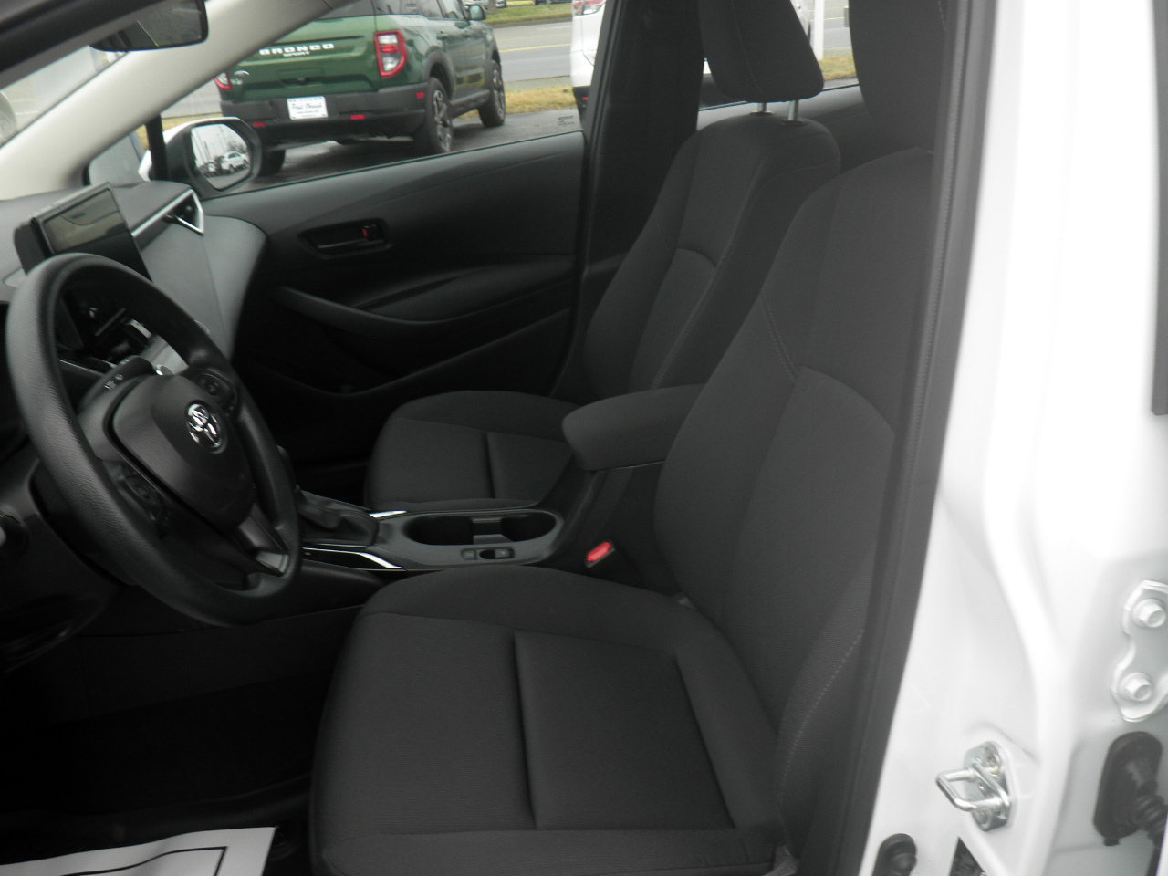 Used 2025 Toyota Corolla LE FWD image 14