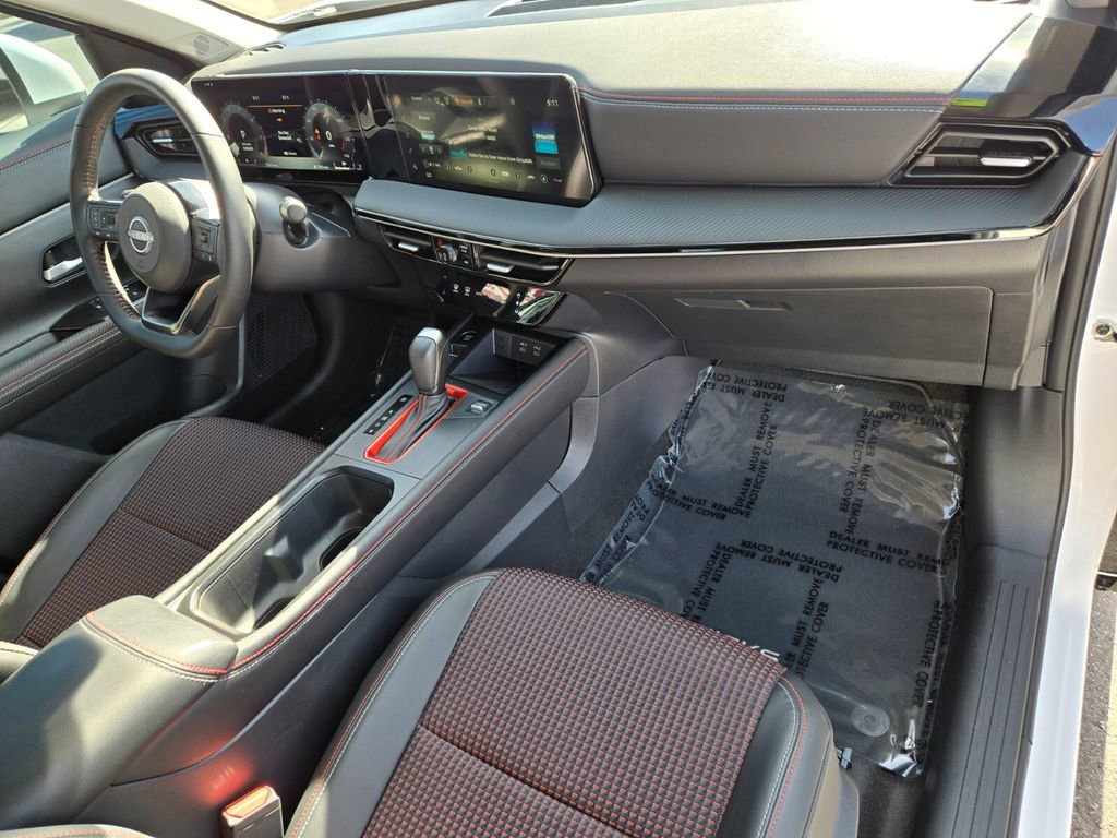 Certified 2025 Nissan Kicks SR FWD image 19