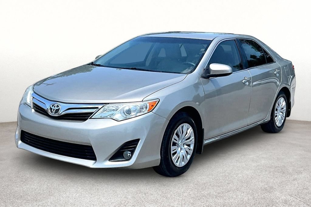 Used 2014 Toyota Camry LE FWD image 12