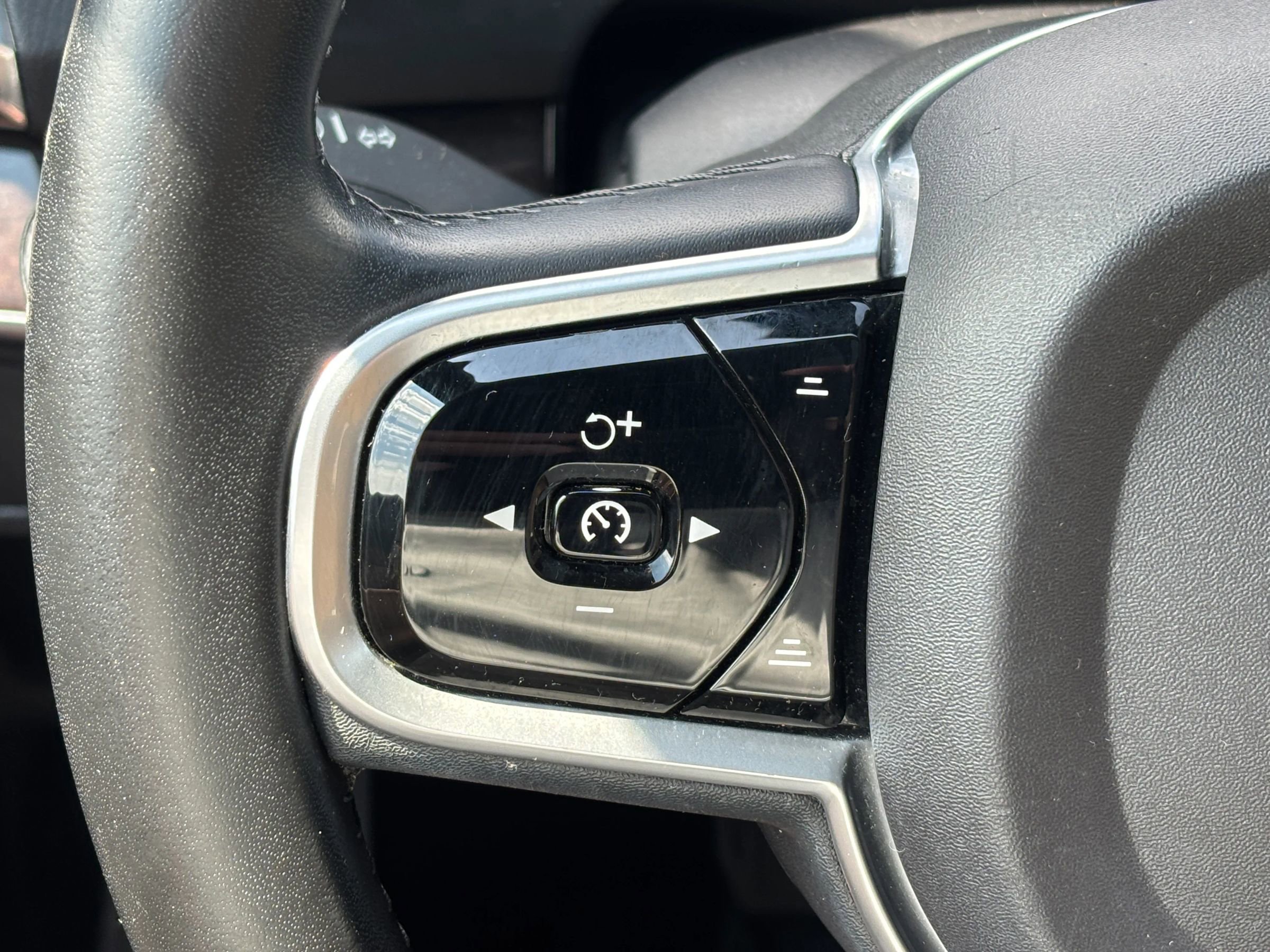 Used 2017 Volvo XC90 T6 Momentum w/ Vision Package AWD/4WD image 20