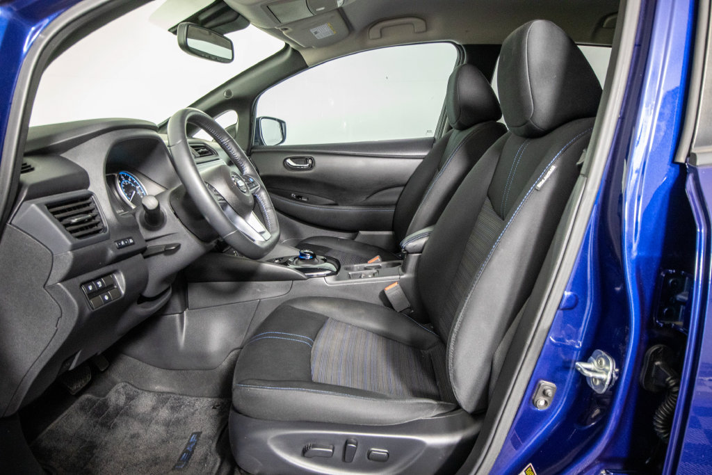 Used 2019 Nissan Leaf SV w/ SV Technology Package FWD image 9