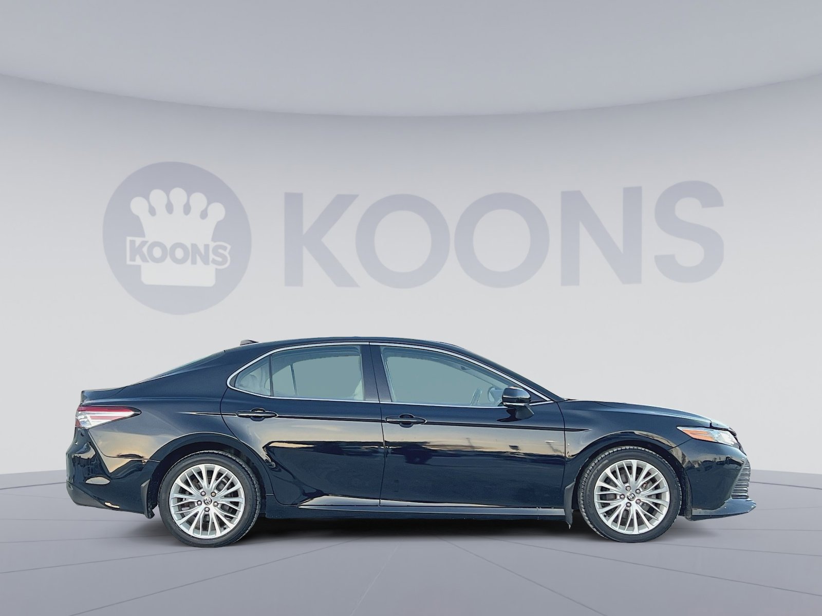 Used 2020 Toyota Camry XLE image 8