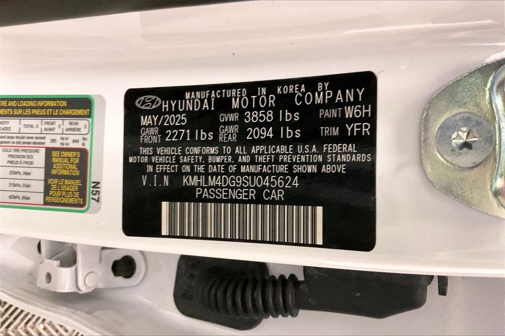 Certified 2025 Hyundai Elantra Sport w/ Cargo Package image 28