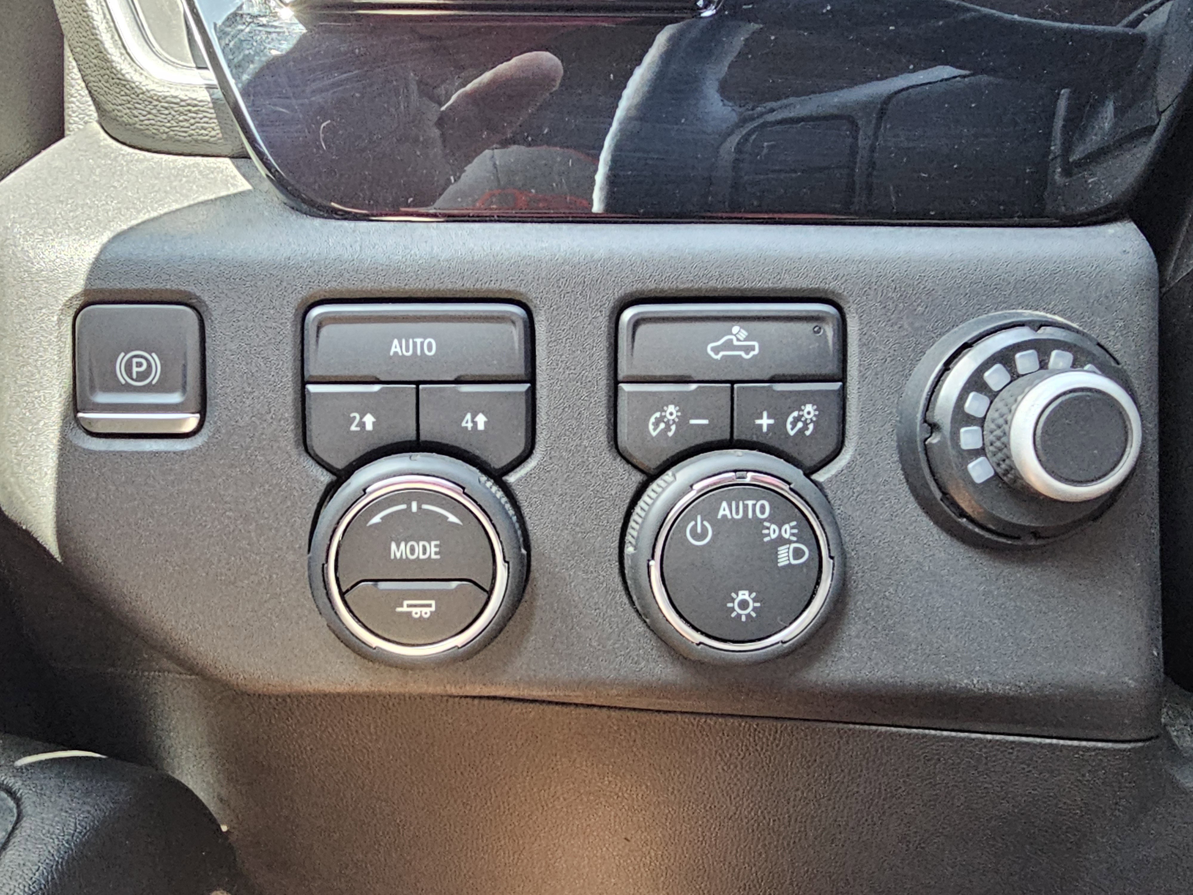 Used 2024 Chevrolet Silverado 1500 LT AWD/4WD image 19