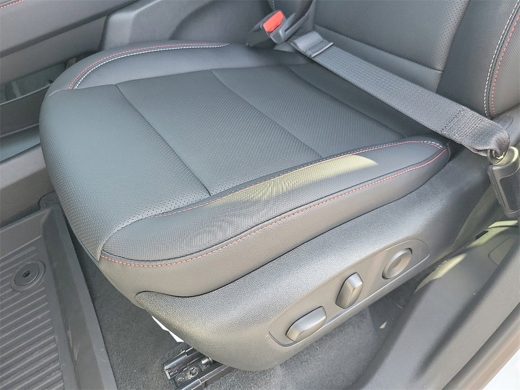 New 2026 Chevrolet Traverse Z71 w/ LPO, Floor Liner Package image 13