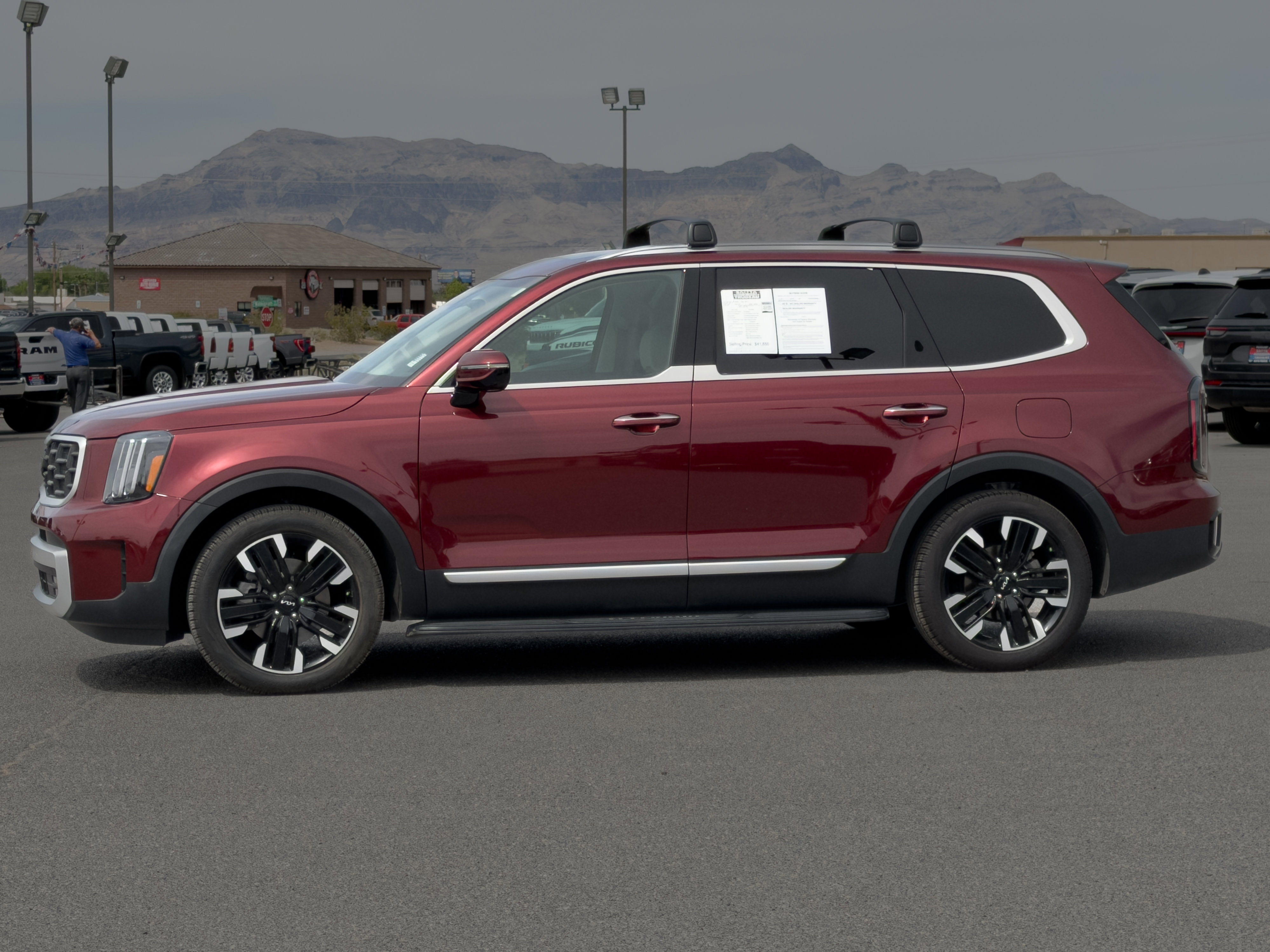 Used 2024 Kia Telluride SX w/ Towing Package FWD image 2