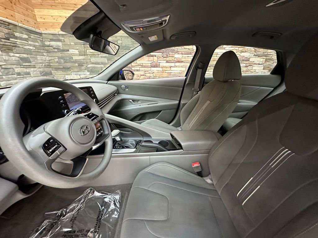 Used 2023 Hyundai Elantra SEL w/ Cargo Package image 11