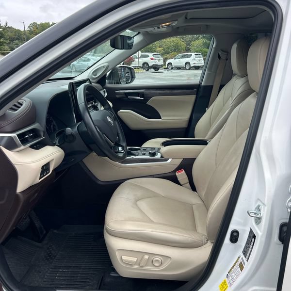 Used 2020 Toyota Highlander Limited AWD/4WD image 4