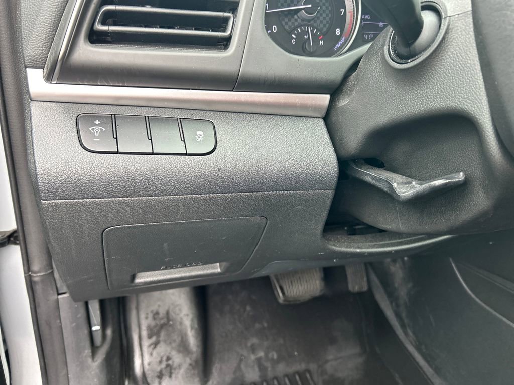 Used 2019 Hyundai Elantra SE w/ Cargo Package FWD image 15
