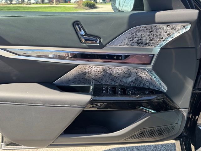 New 2026 BMW 760i xDrive w/ Premium Package image 10