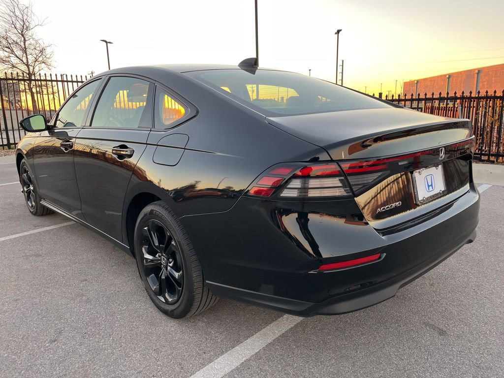 Used 2025 Honda Accord SE image 6