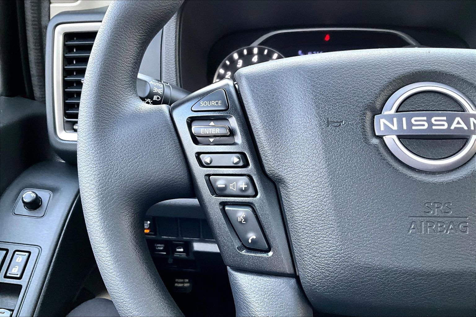 Used 2022 Nissan Frontier SV w/ Technology Package image 11