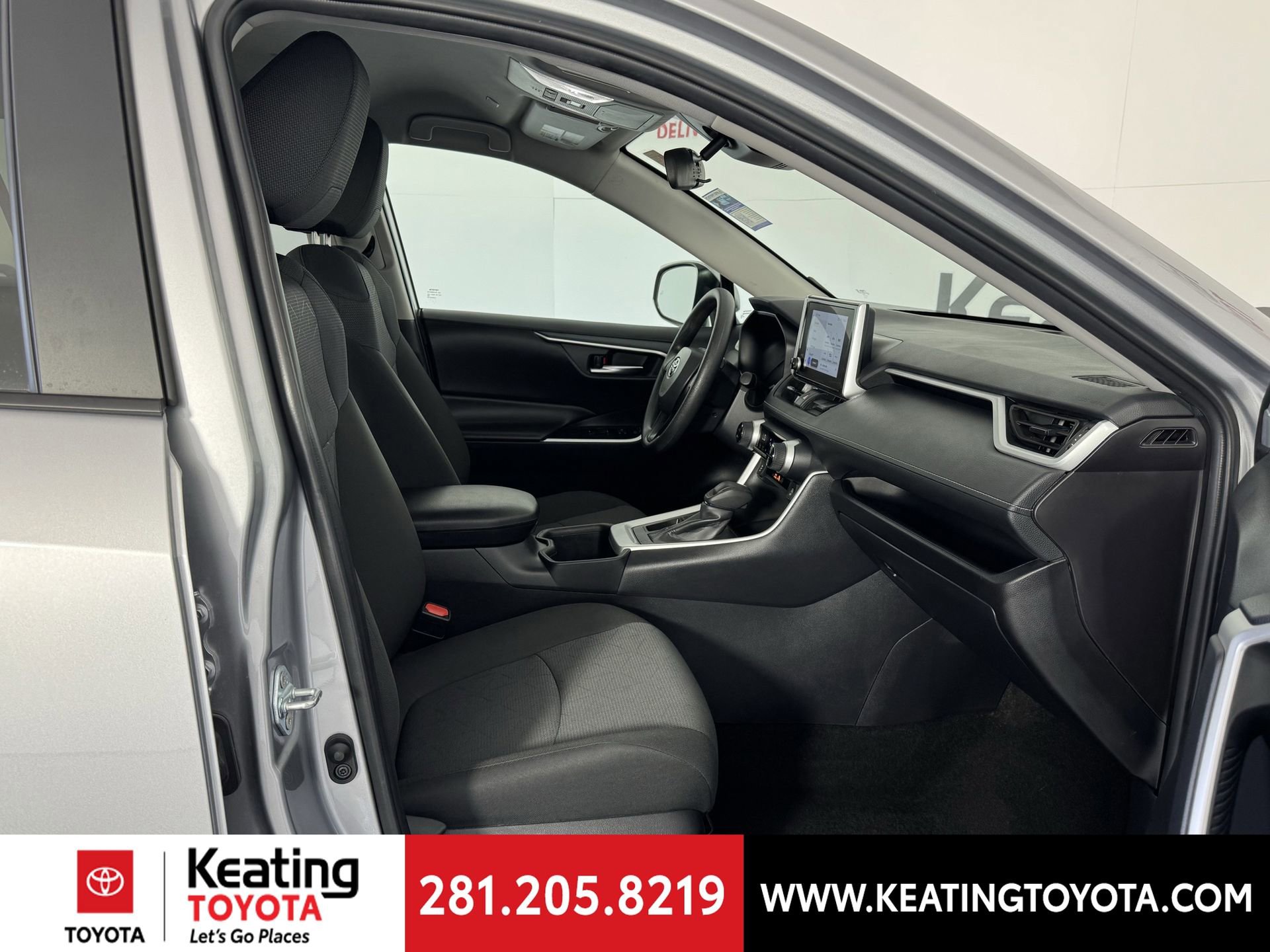 Used 2025 Toyota RAV4 XLE image 20