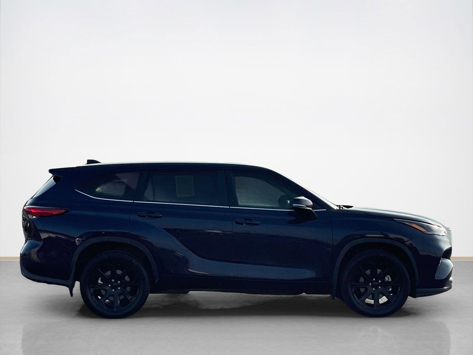 Used 2023 Toyota Highlander LE image 8