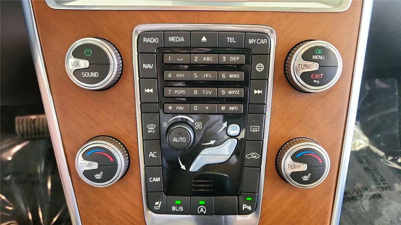 Used 2017 Volvo XC60 T5 Inscription w/ Preferred Option Package AWD/4WD image 31