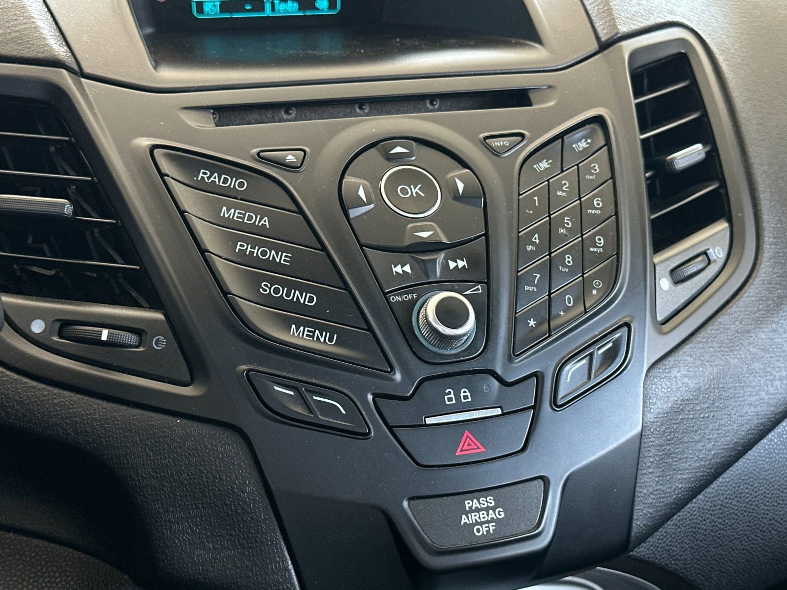 Used 2015 Ford Fiesta SE image 17