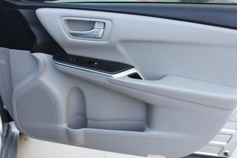 Used 2017 Toyota Camry SE FWD image 23