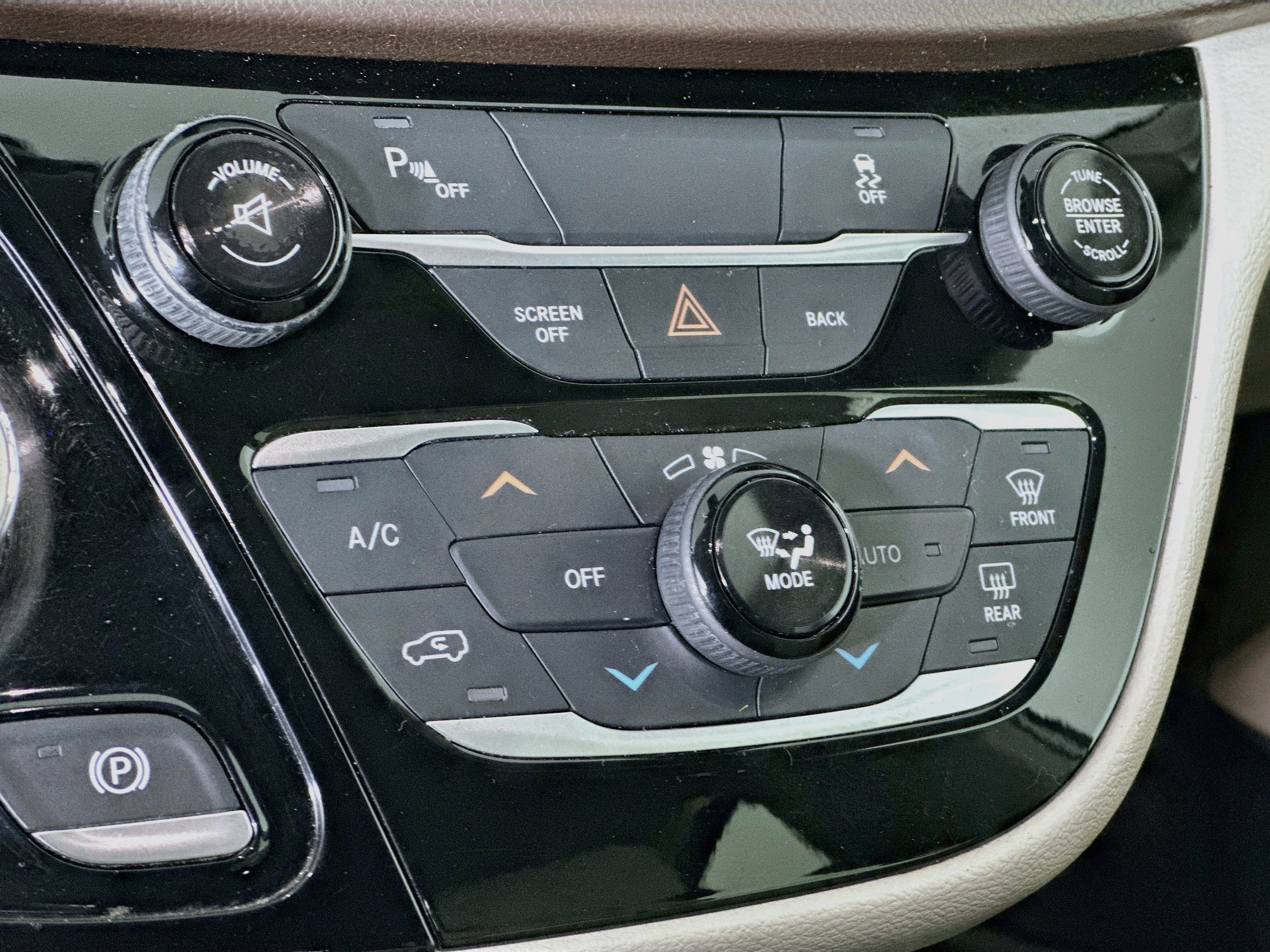 Used 2017 Chrysler Pacifica Touring-L w/ 13 Speaker Alpine Sound Group FWD image 23