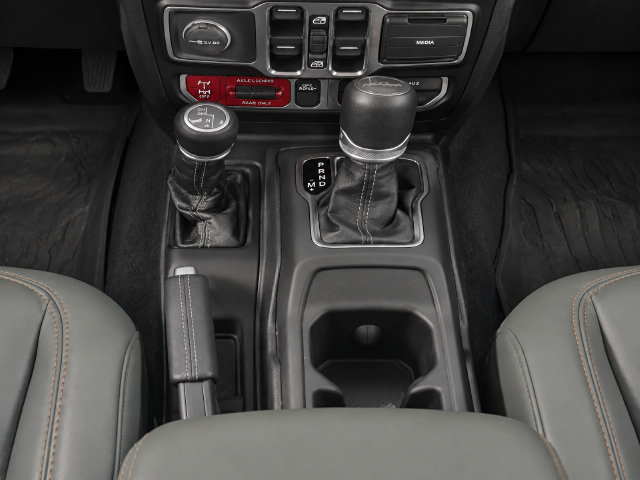 Used 2024 Jeep Gladiator Mojave w/ Convenience Group AWD/4WD image 16