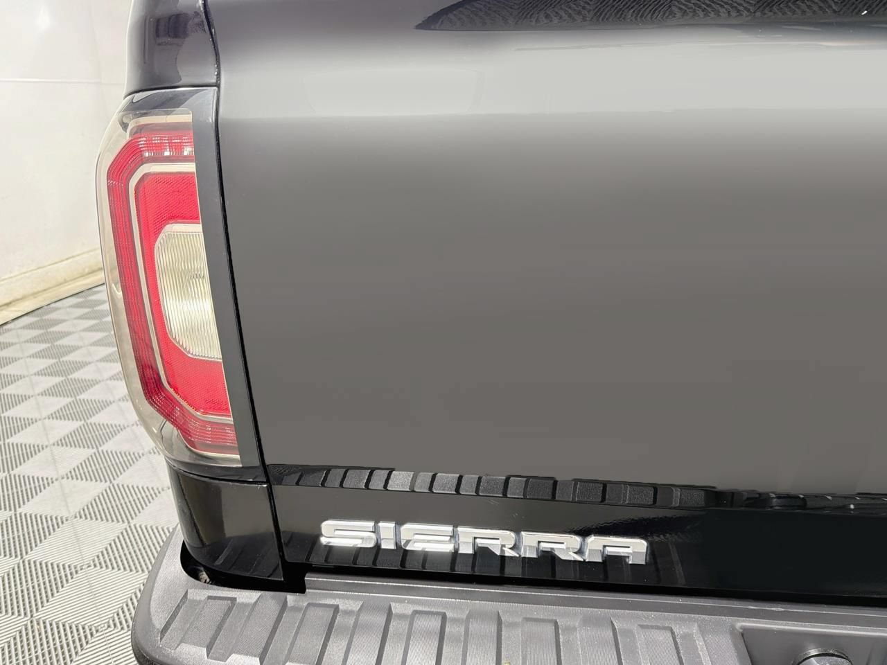 Used 2017 GMC Sierra 1500 Denali AWD/4WD image 24