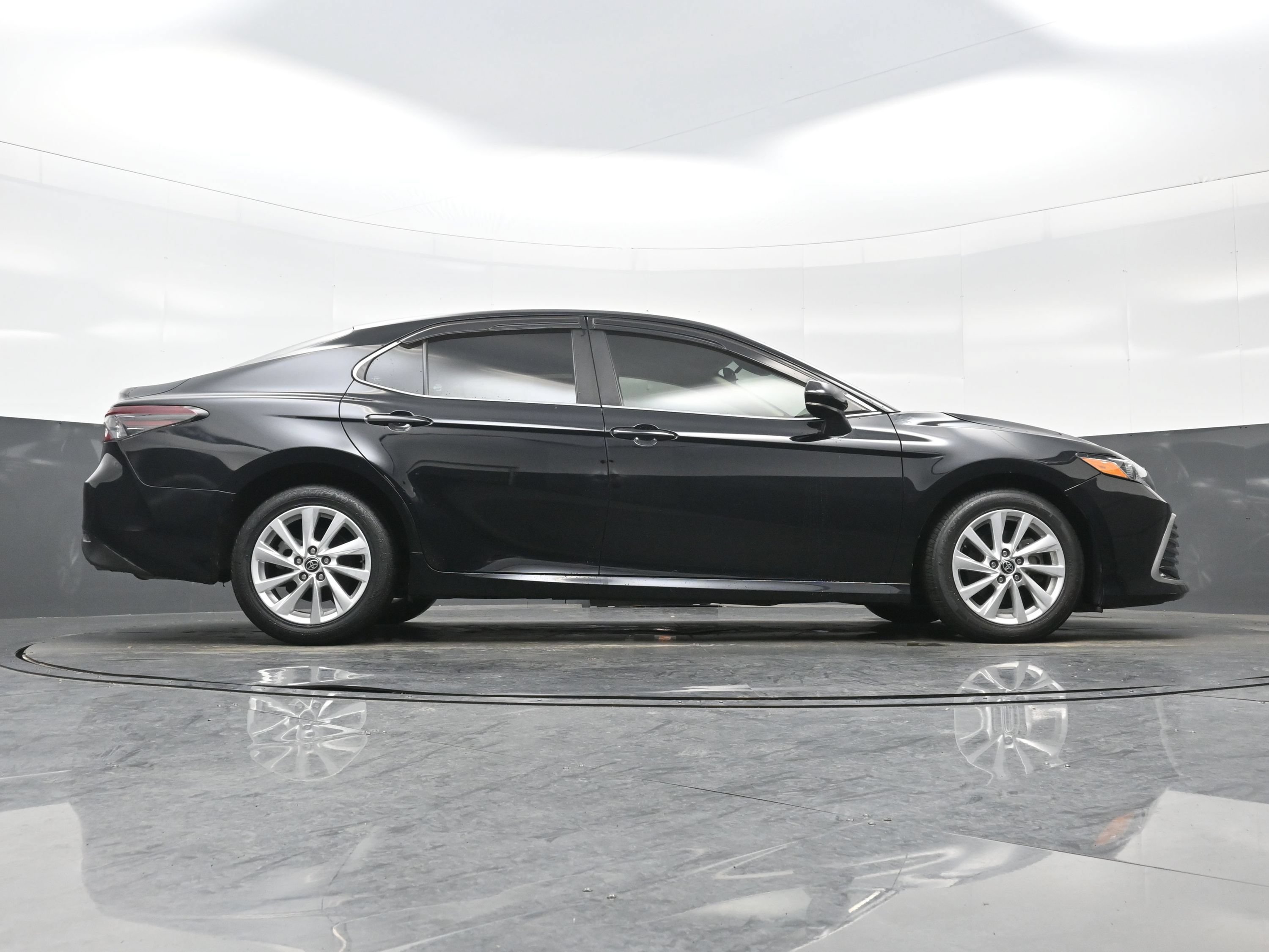 Used 2021 Toyota Camry LE FWD image 29
