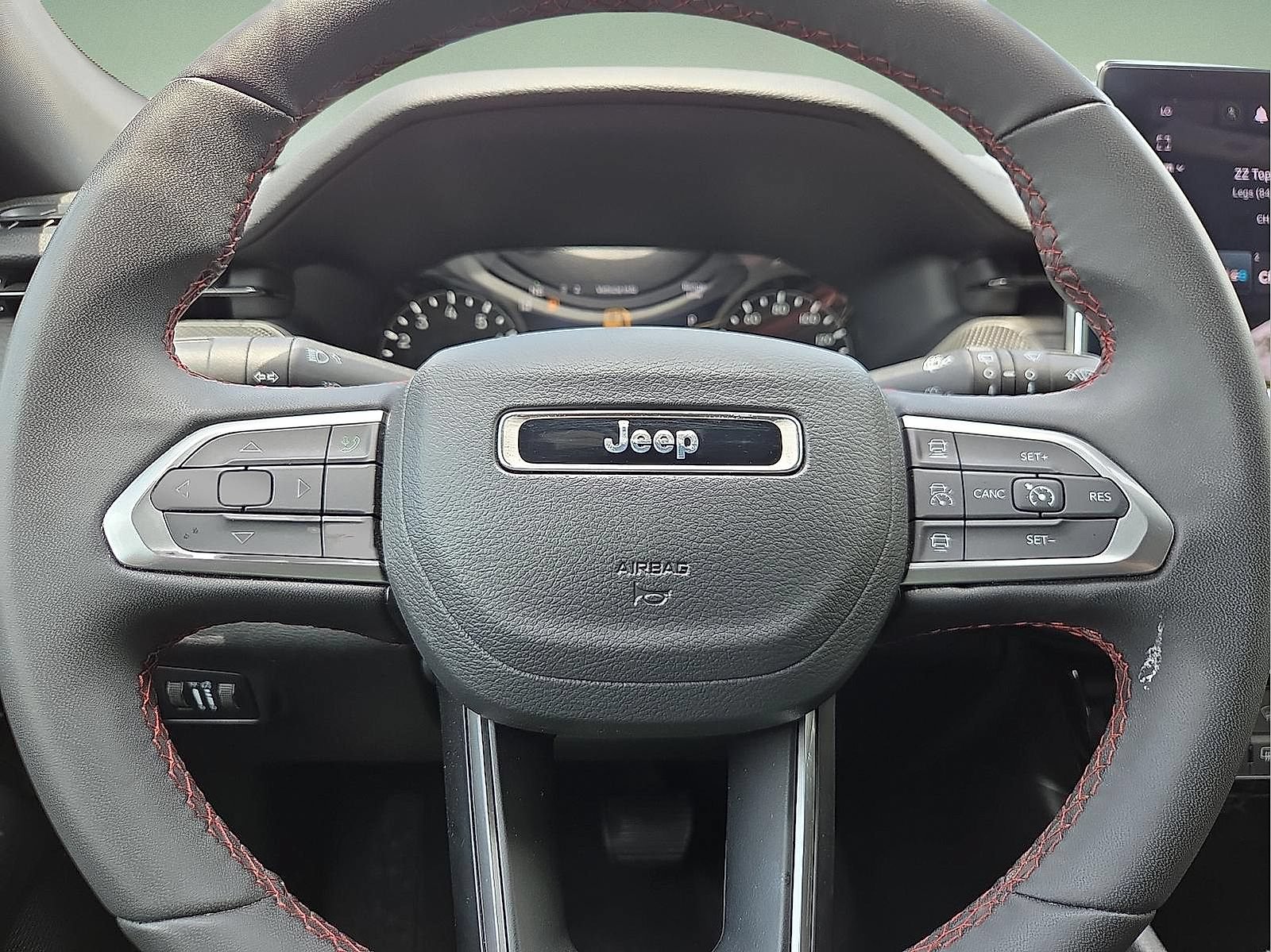 Used 2025 Jeep Compass Trailhawk AWD/4WD image 24