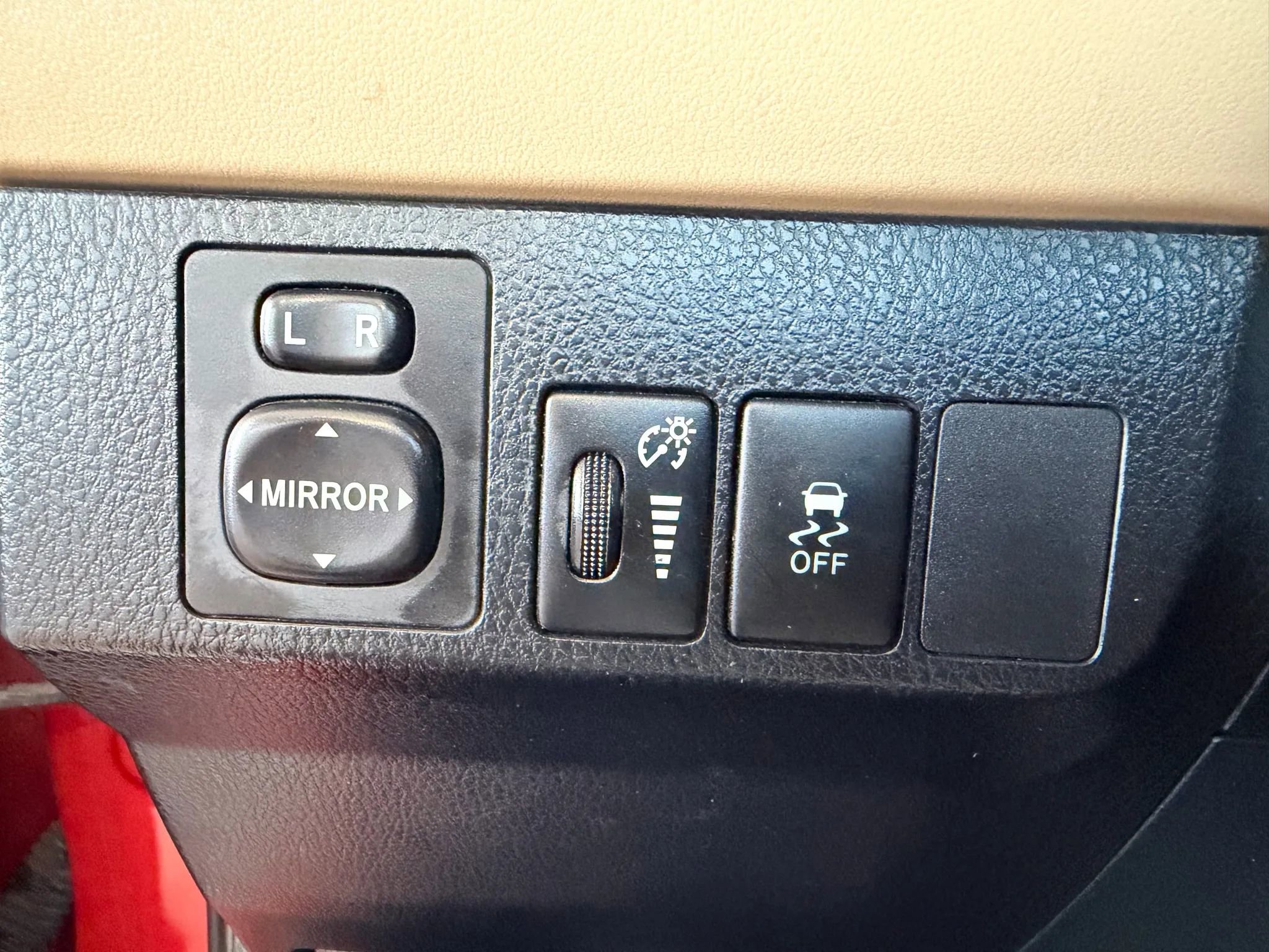 Used 2013 Toyota RAV4 LE image 21