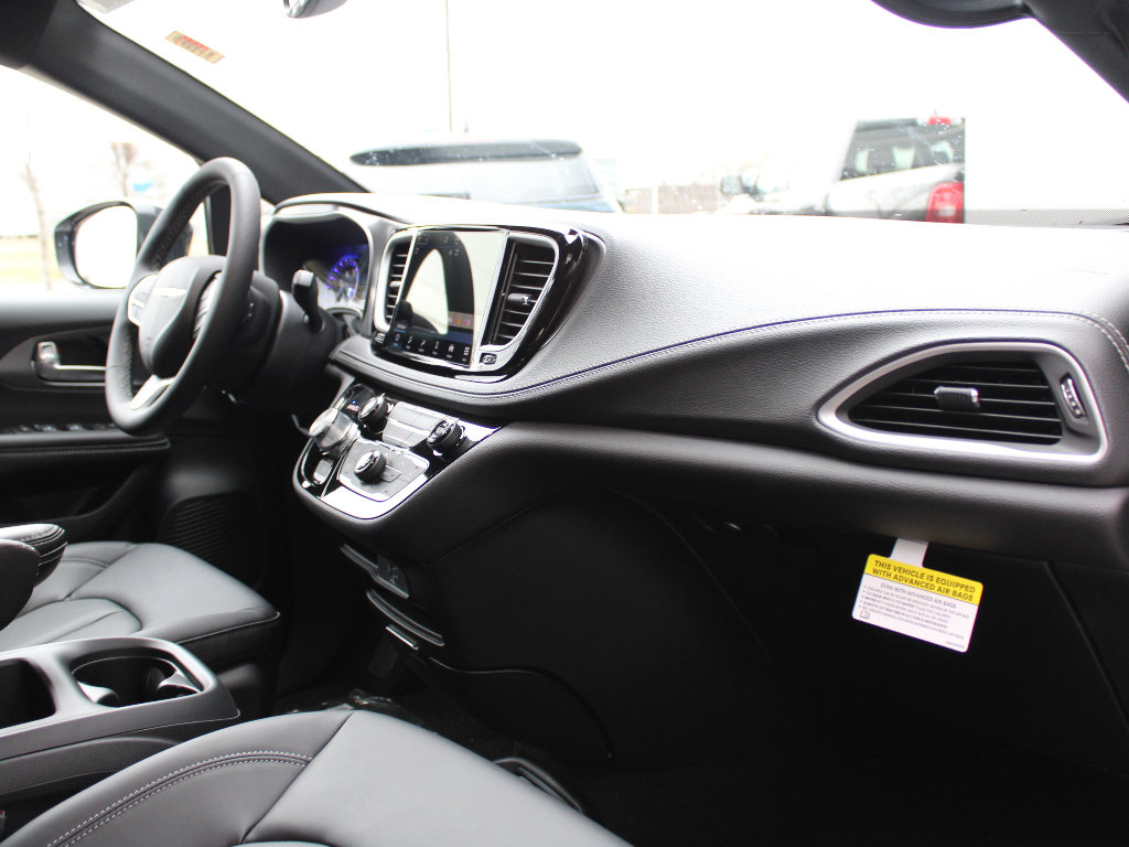 New 2026 Chrysler Pacifica Select image 27