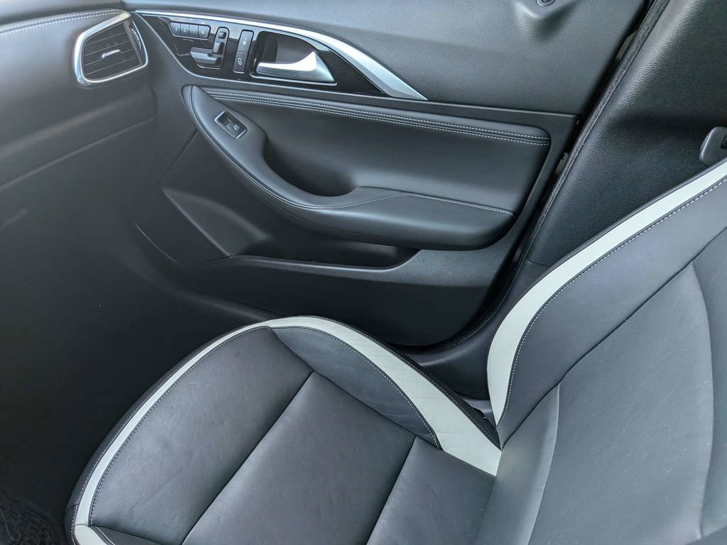 Used 2017 INFINITI QX30 Sport w/ Sport Leather Package FWD image 17
