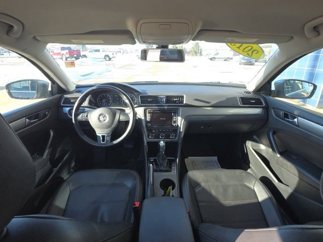 Used 2015 Volkswagen Passat 1.8T Limited Edition image 5