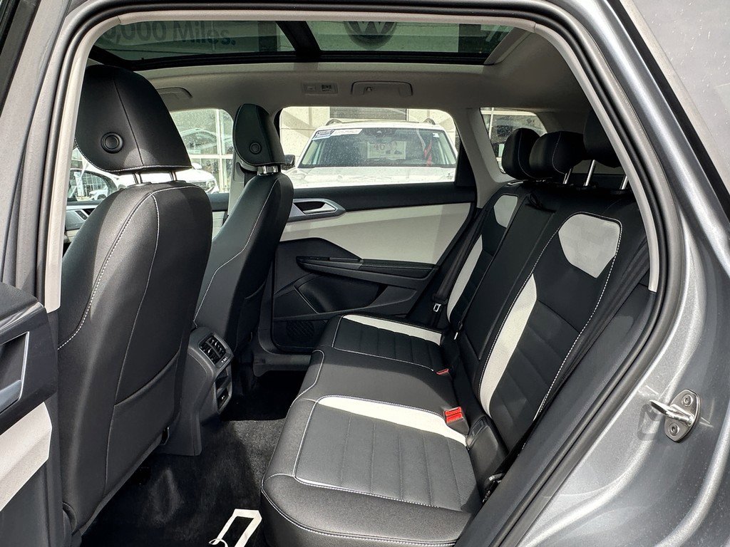 New 2025 Volkswagen Taos SEL image 7