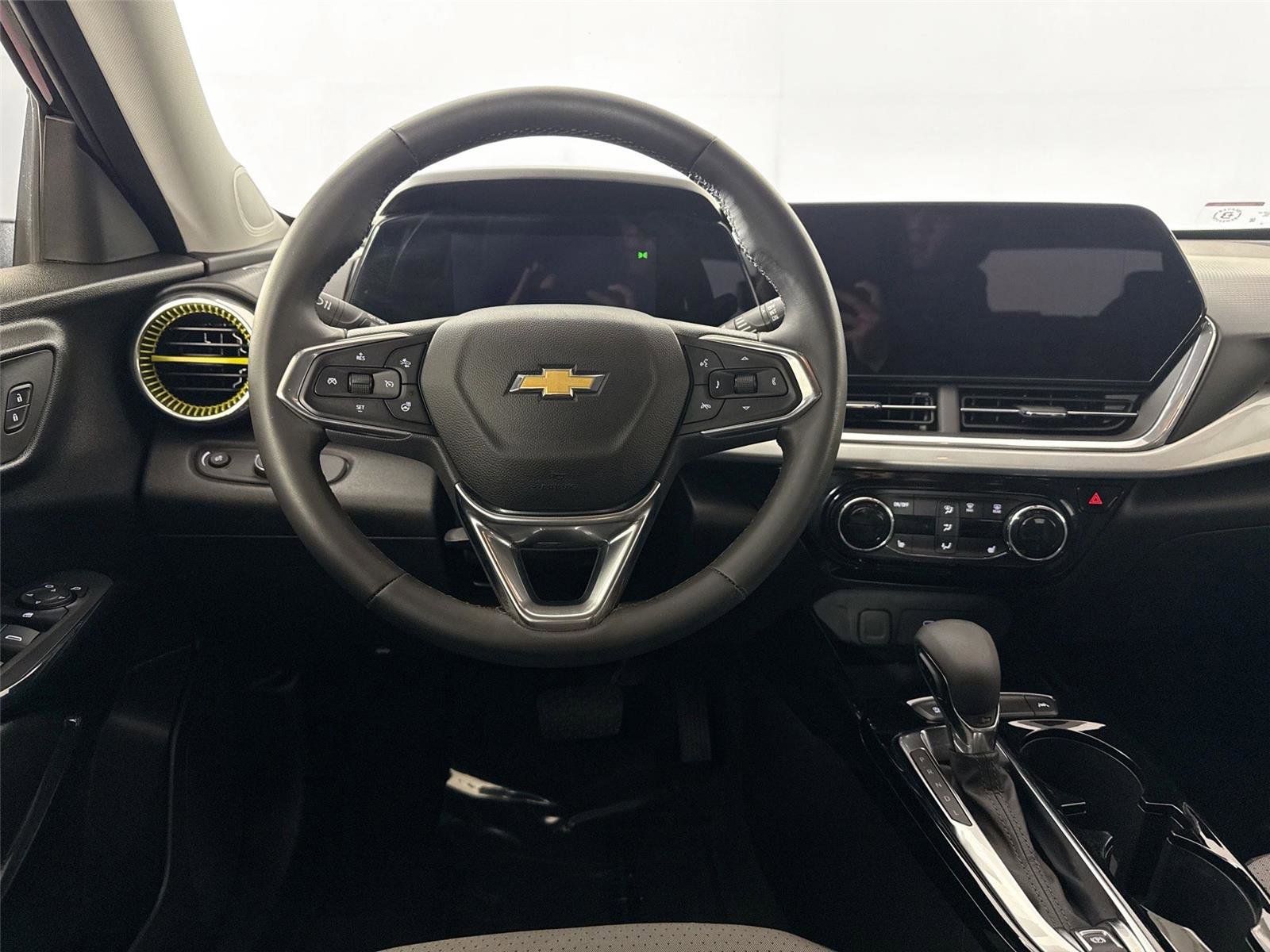 Used 2024 Chevrolet Trax LT w/ Driver Confidence Package FWD image 42