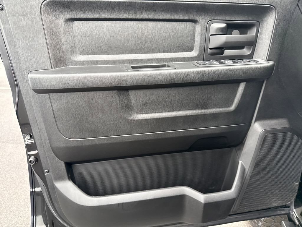 Used 2024 RAM 2500 Tradesman w/ Chrome Appearance Group image 12