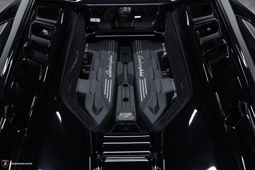 Used 2025 Lamborghini Revuelto image 15