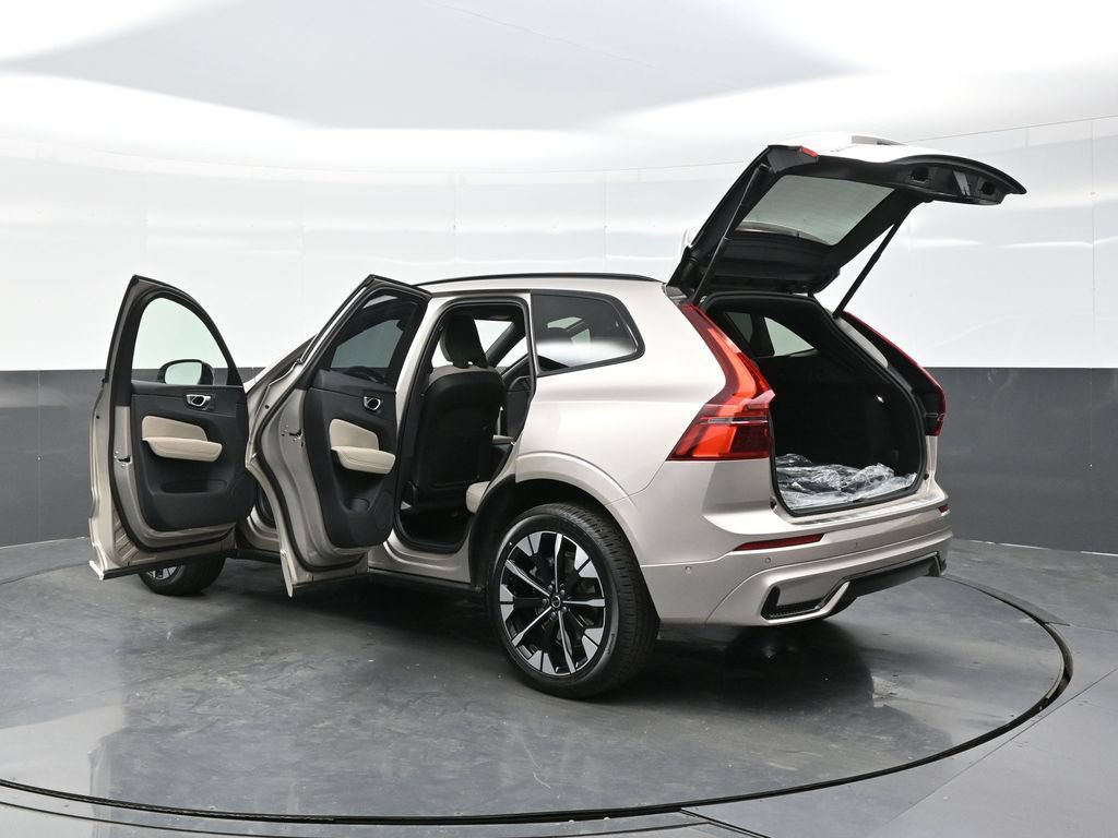 New 2026 Volvo XC60 T8 Plus w/ Protection Package Premier AWD/4WD image 44