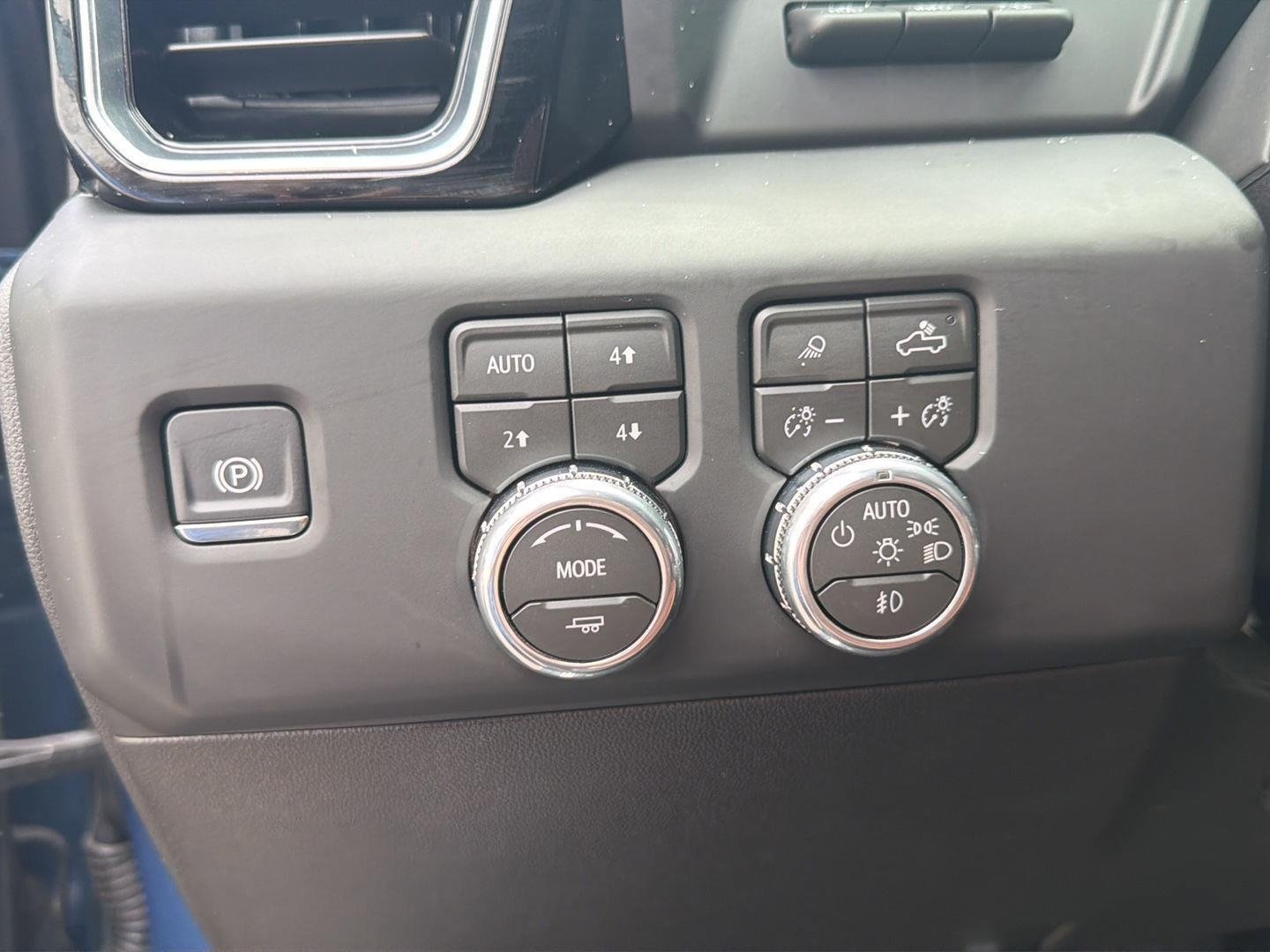 Used 2026 GMC Sierra 3500 Denali Ultimate AWD/4WD image 23
