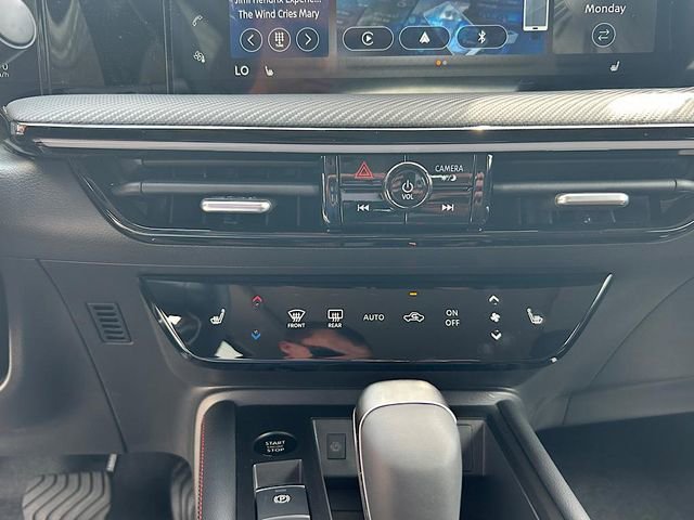 New 2025 Nissan Kicks SR w/ SR Premium Package AWD/4WD image 17