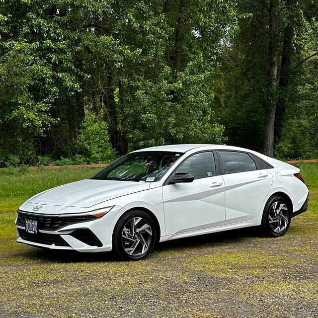 Certified 2025 Hyundai Elantra Sport FWD image 4