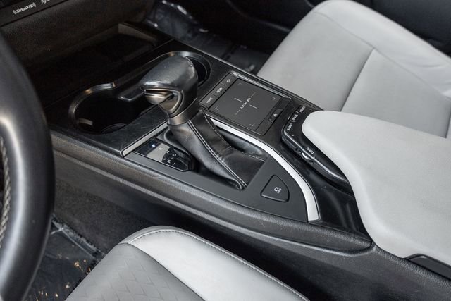 Used 2019 Lexus UX 200 w/ Accessory Package FWD image 10
