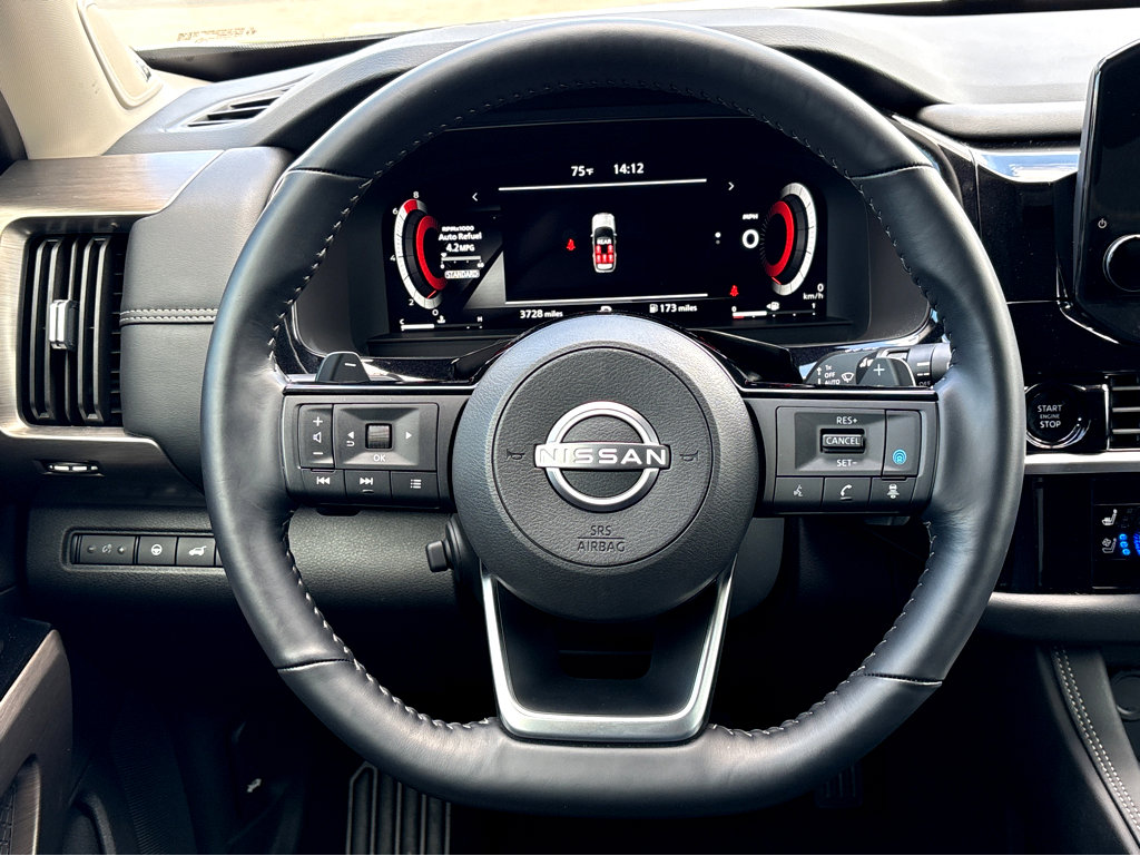 Certified 2025 Nissan Pathfinder Platinum image 14