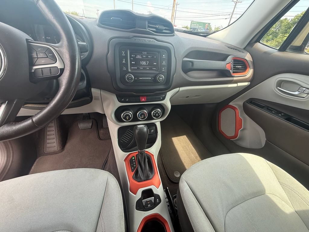 Used 2015 Jeep Renegade Latitude w/ Cold Weather Group FWD image 15