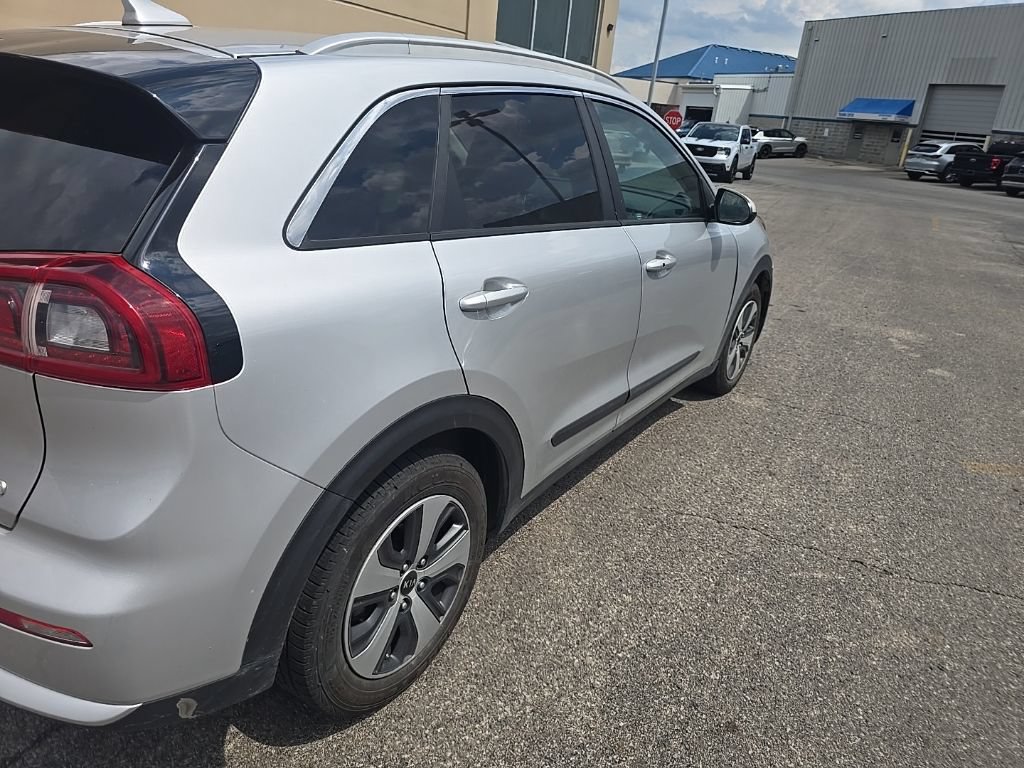Used 2017 Kia Niro LX FWD image 5