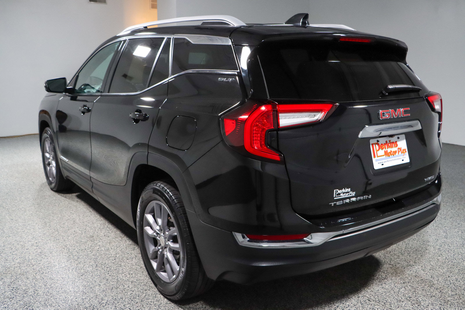 Used 2023 GMC Terrain SLT image 9