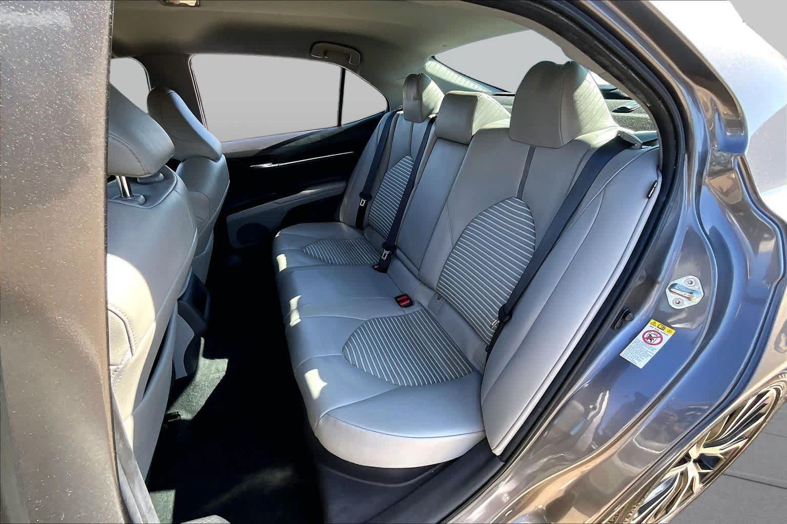 Used 2019 Toyota Camry SE FWD image 21