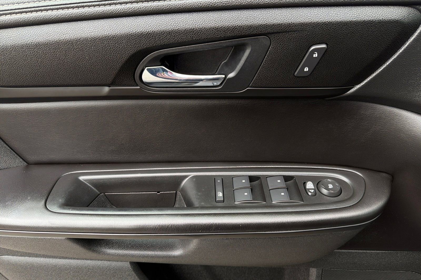 Used 2014 GMC Acadia SLE image 10